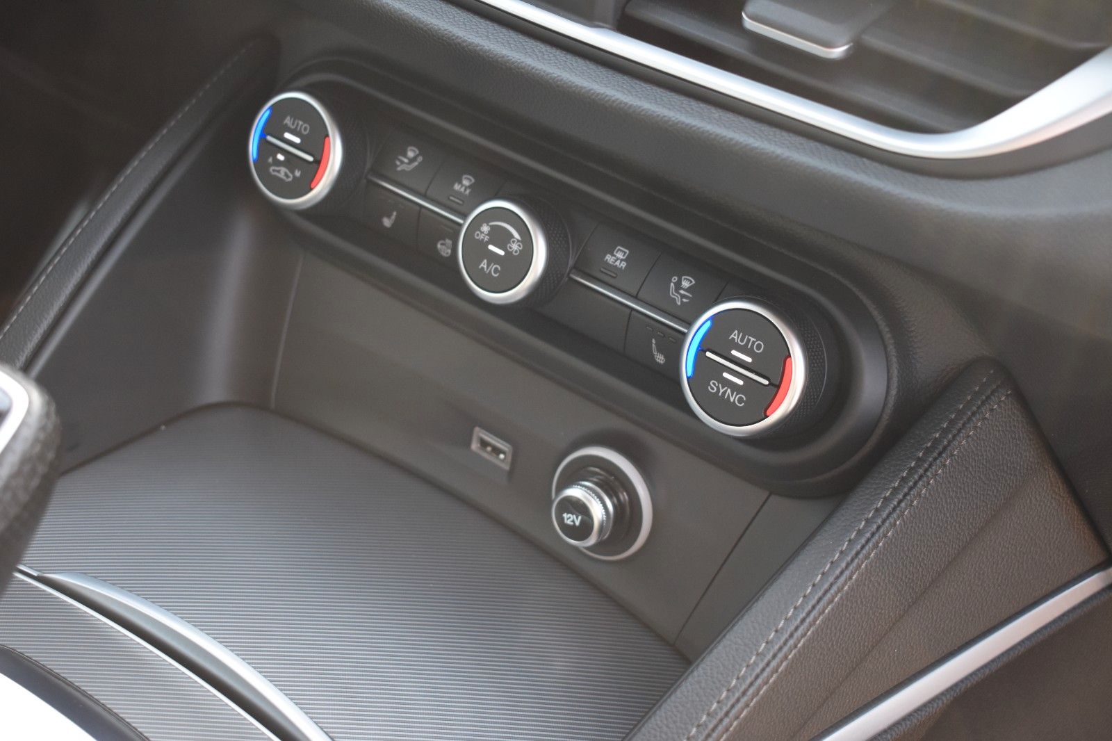 Fahrzeugabbildung Alfa Romeo Stelvio Super Q4 Keyless Go AHK