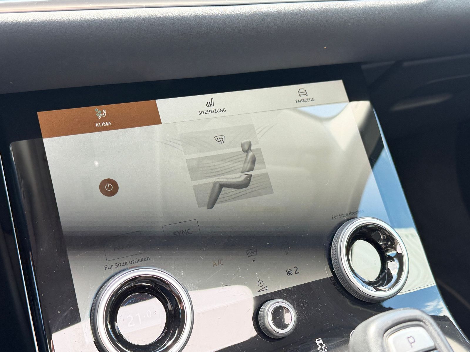 Fahrzeugabbildung Land Rover Range Rover Evoque SE Hybrid /PANO/MERIDIAN/