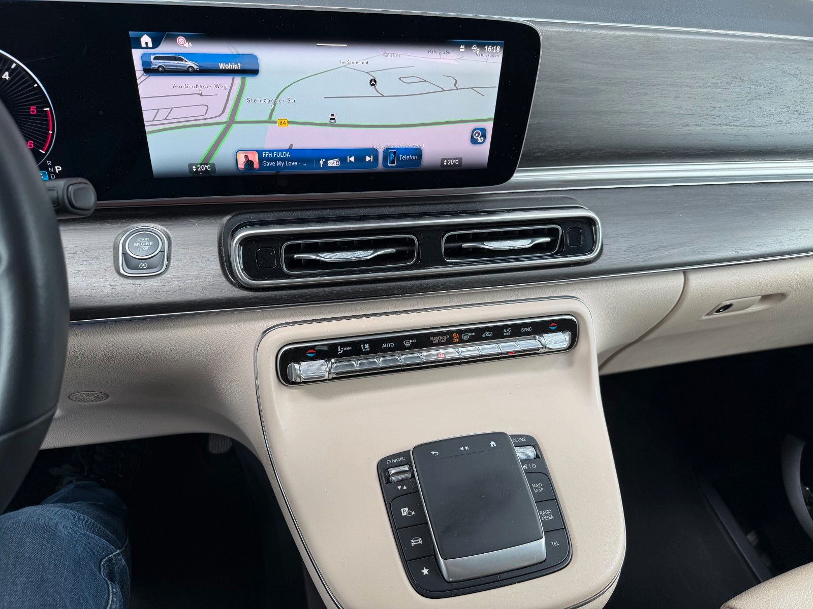 Fahrzeugabbildung Mercedes-Benz V 300 d AVA DISTRONIC 360Kamera