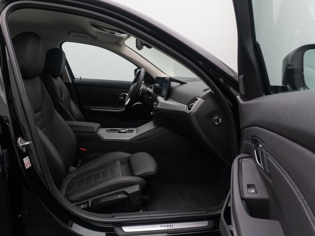 BMW 330, 2022 — 24