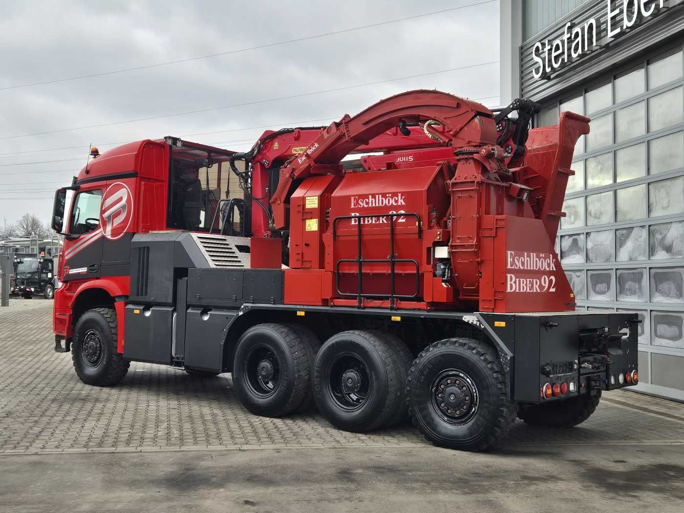 Fahrzeugabbildung Mercedes-Benz TUROX 8x8 Eschlböck Biber 92 Holzhacker / 1.512h