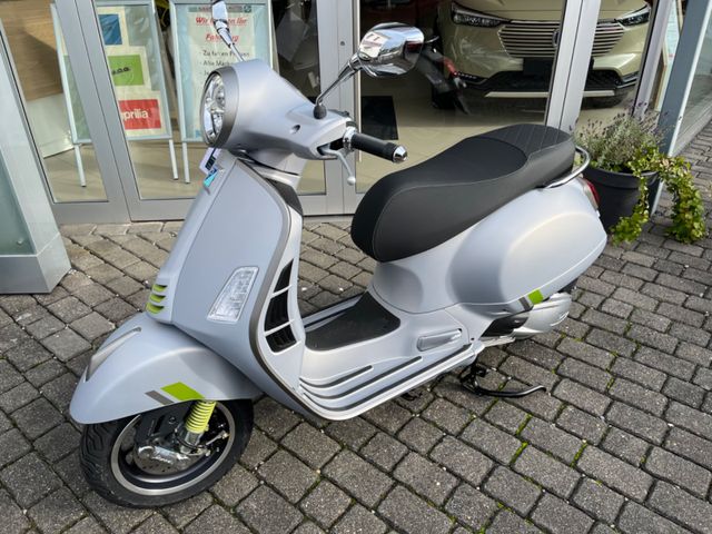 Vespa GTS 300 HPE RED RST Mod. 2023 sofort - DER-ROLLERHOF