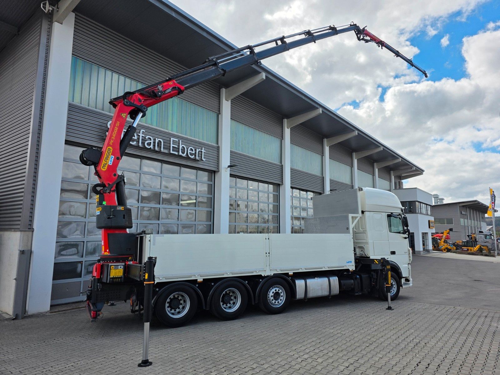Fahrzeugabbildung DAF XF 530 8x2 Palfinger PK 34002 SH+JIB+Winde Funk