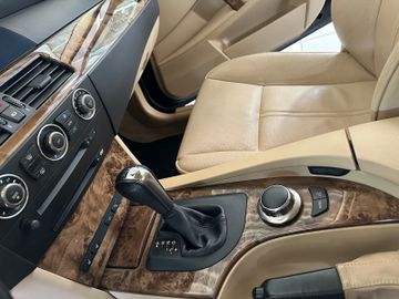 Fahrzeugabbildung BMW 535d Limousine HiFi PDC Memory NaviPro Klima
