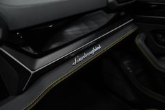 Urus 4.0 V8 SE YELLOW/BLACK YELLOW PANO B&amp;O