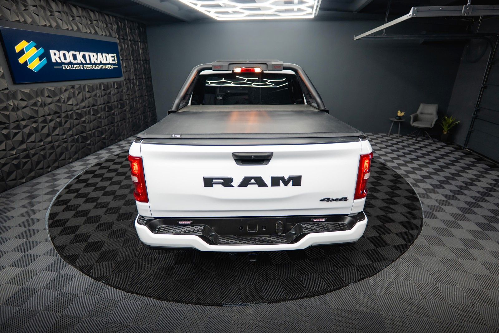 Fahrzeugabbildung Dodge RAM 3.6 V6 MY 25 Offroad Night-Paket ACC LED 19%