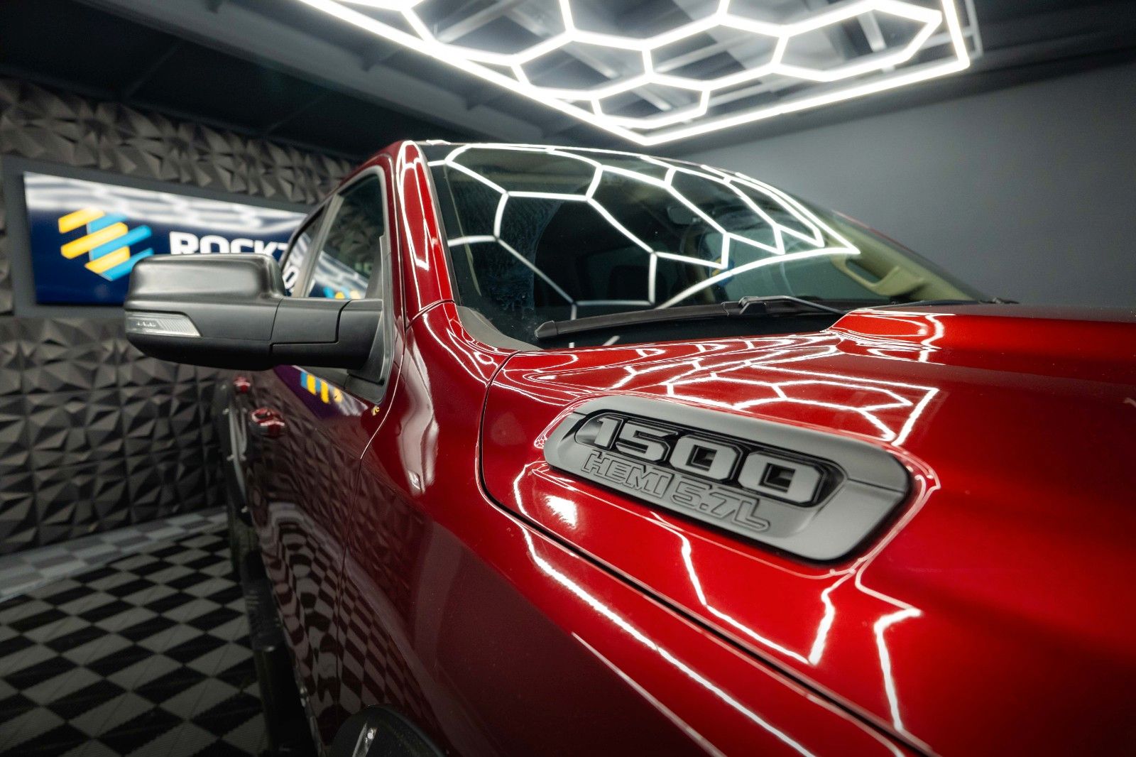 Fahrzeugabbildung Dodge RAM 5.7 V8 HEMI 4x4 OFFROAD Night-Paket *LED*19%