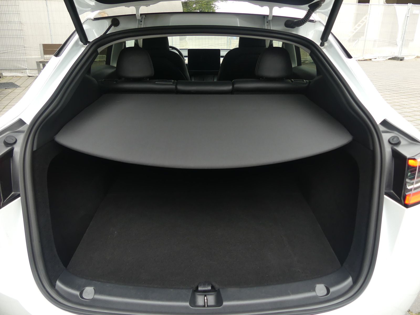 Tesla Model Y Long Range Dual AWD 378KW/PANO/LED/KAM foto 17