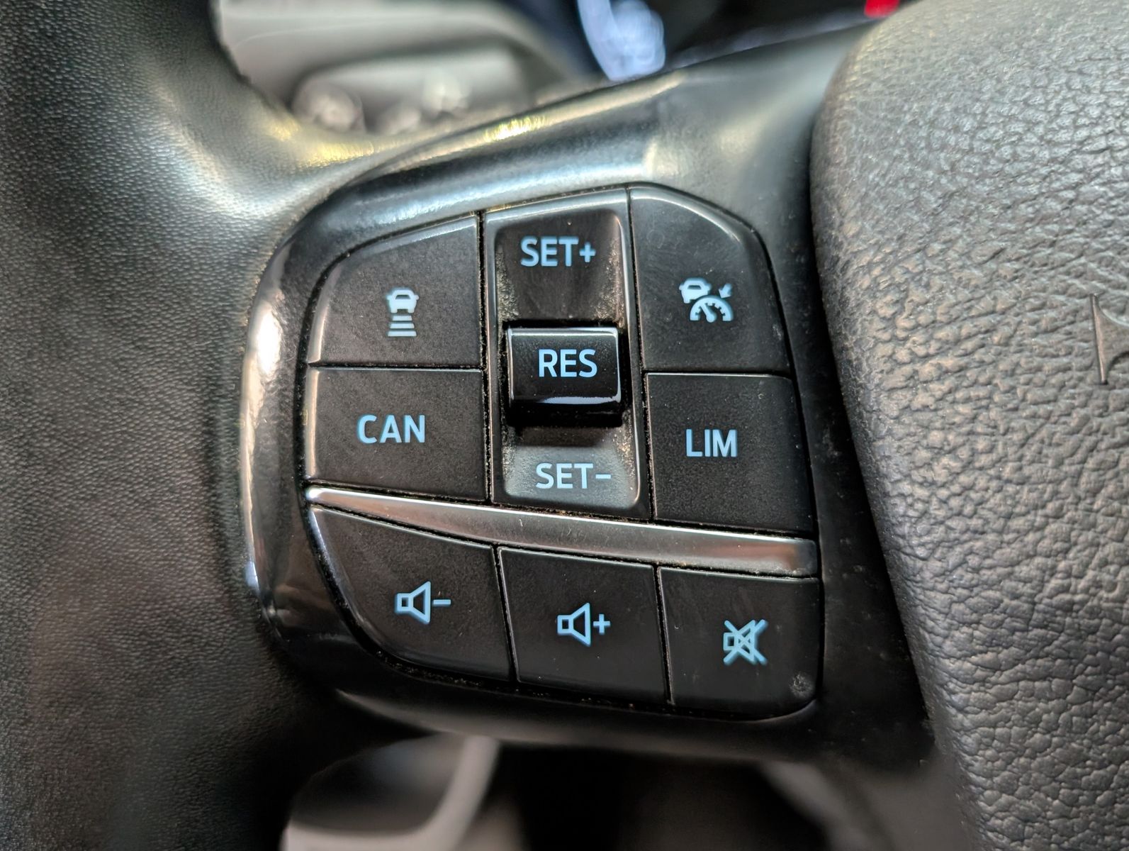 Fahrzeugabbildung Ford Transit Custom 280 L1 Trend Regal LED KAMERA ACC