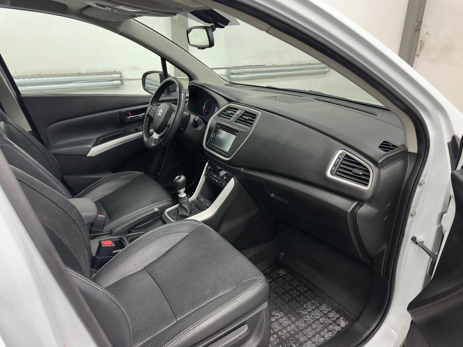 Suzuki (SX4) S-Cross 1.6 DDiS Comfort+ 4WD LEDER NAVI