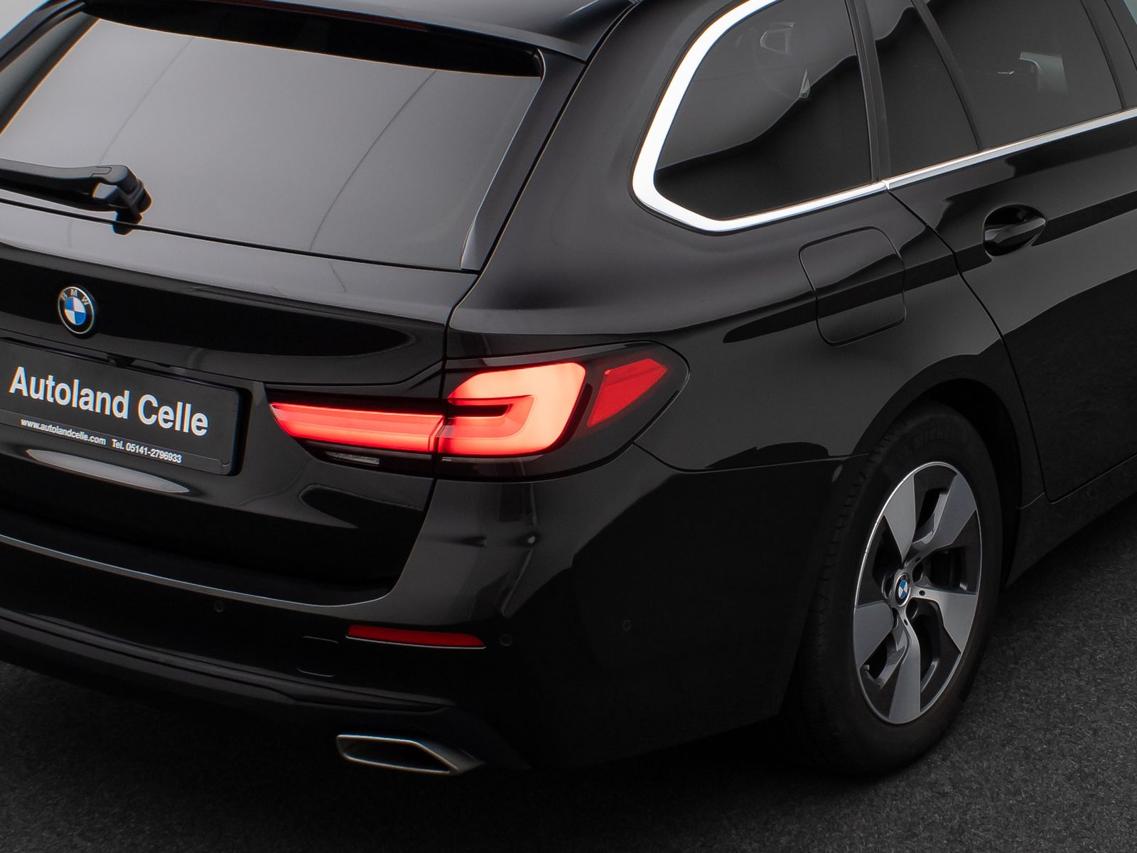 Fahrzeugabbildung BMW 520d Kamera DAB H/K Alarm DisKey Panorama MSport