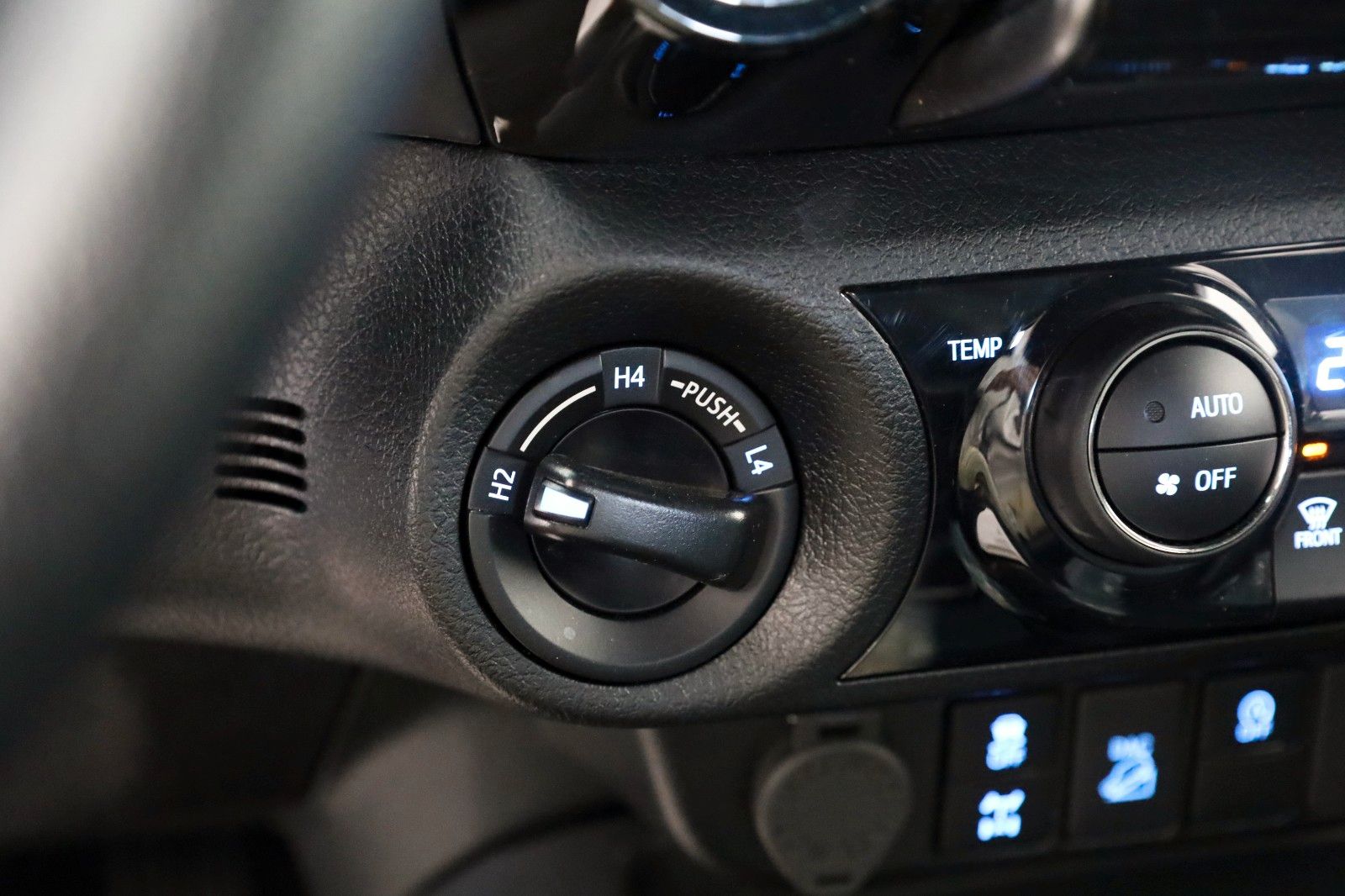 Fahrzeugabbildung Toyota Hilux 2.8 D-4D Invincible Sport,Leder,ACC,AHK+WR