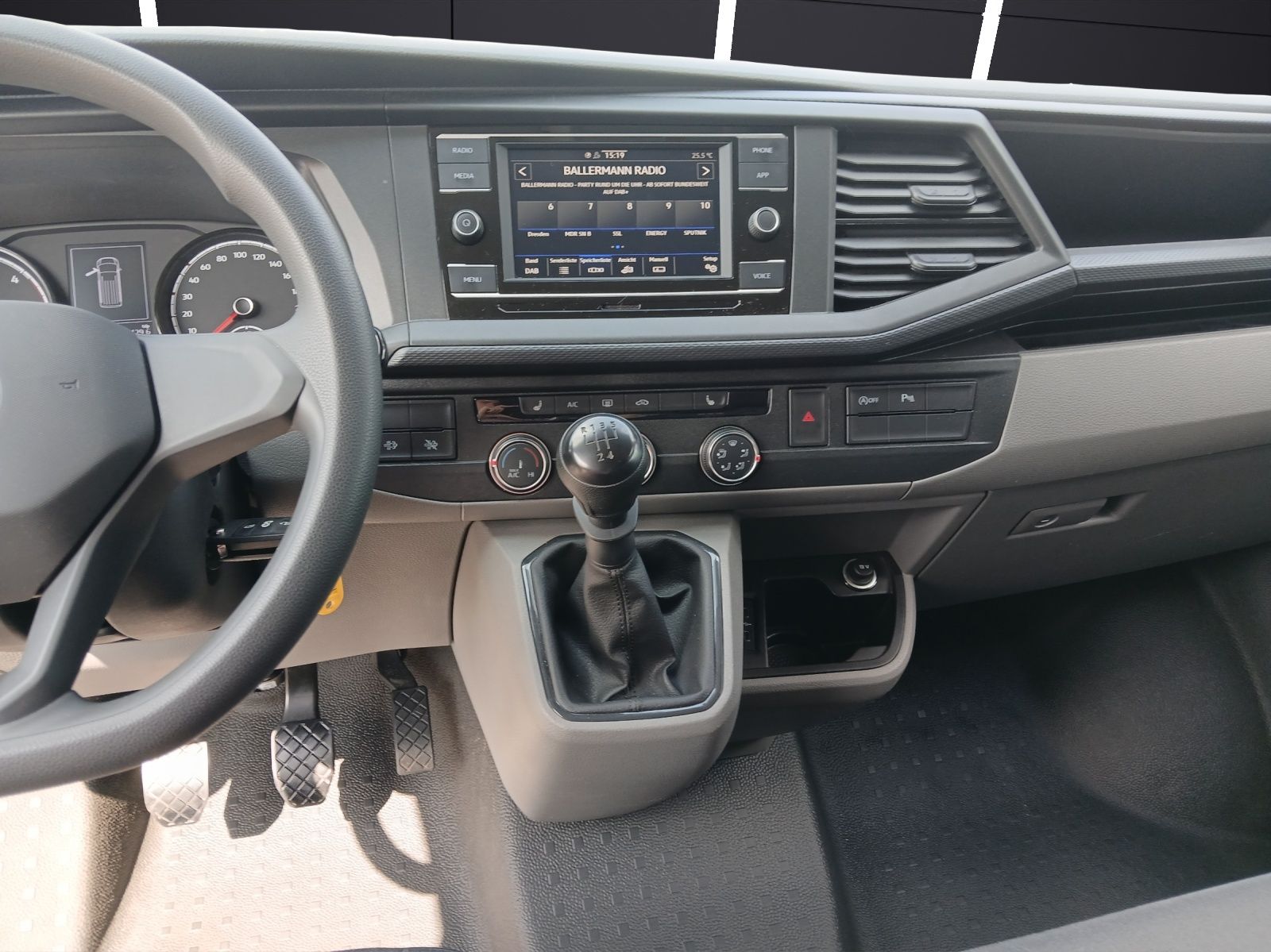 Fahrzeugabbildung Volkswagen T6 Transporter T6.1 TDI Kasten LED AHK RFK KLIMA