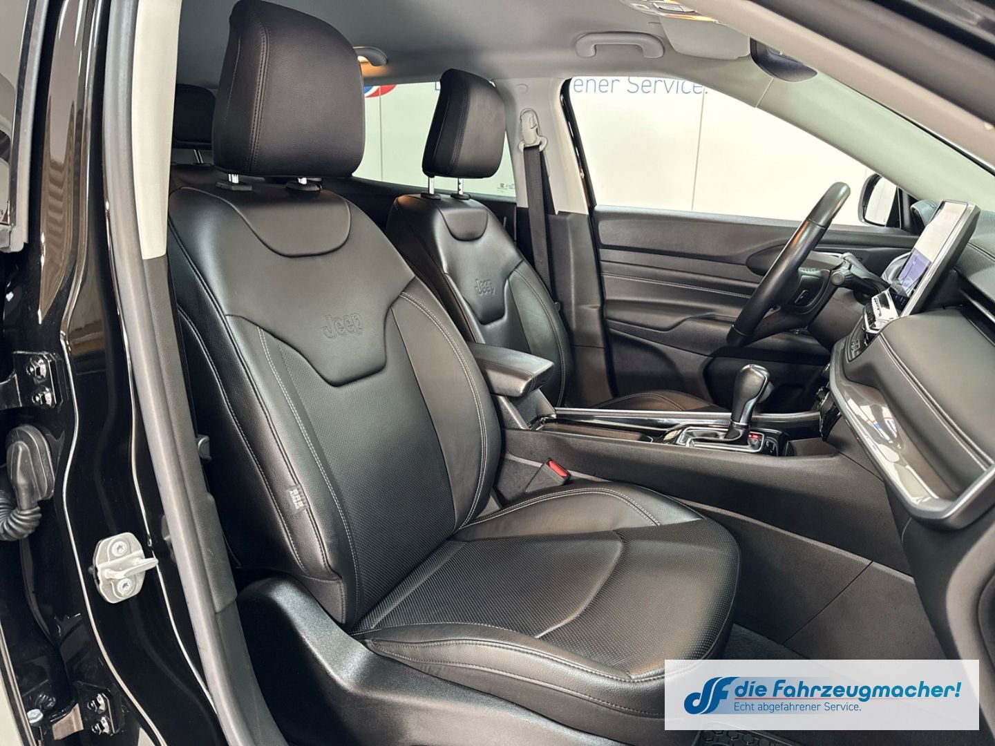 Fahrzeugabbildung Jeep Compass S Plug-In Hybrid 4WD Navi Soundsystem 36