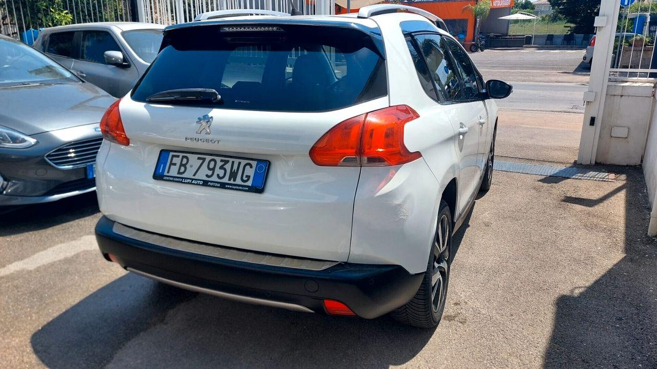 Peugeot 2008 2015 — вигляд ззаду