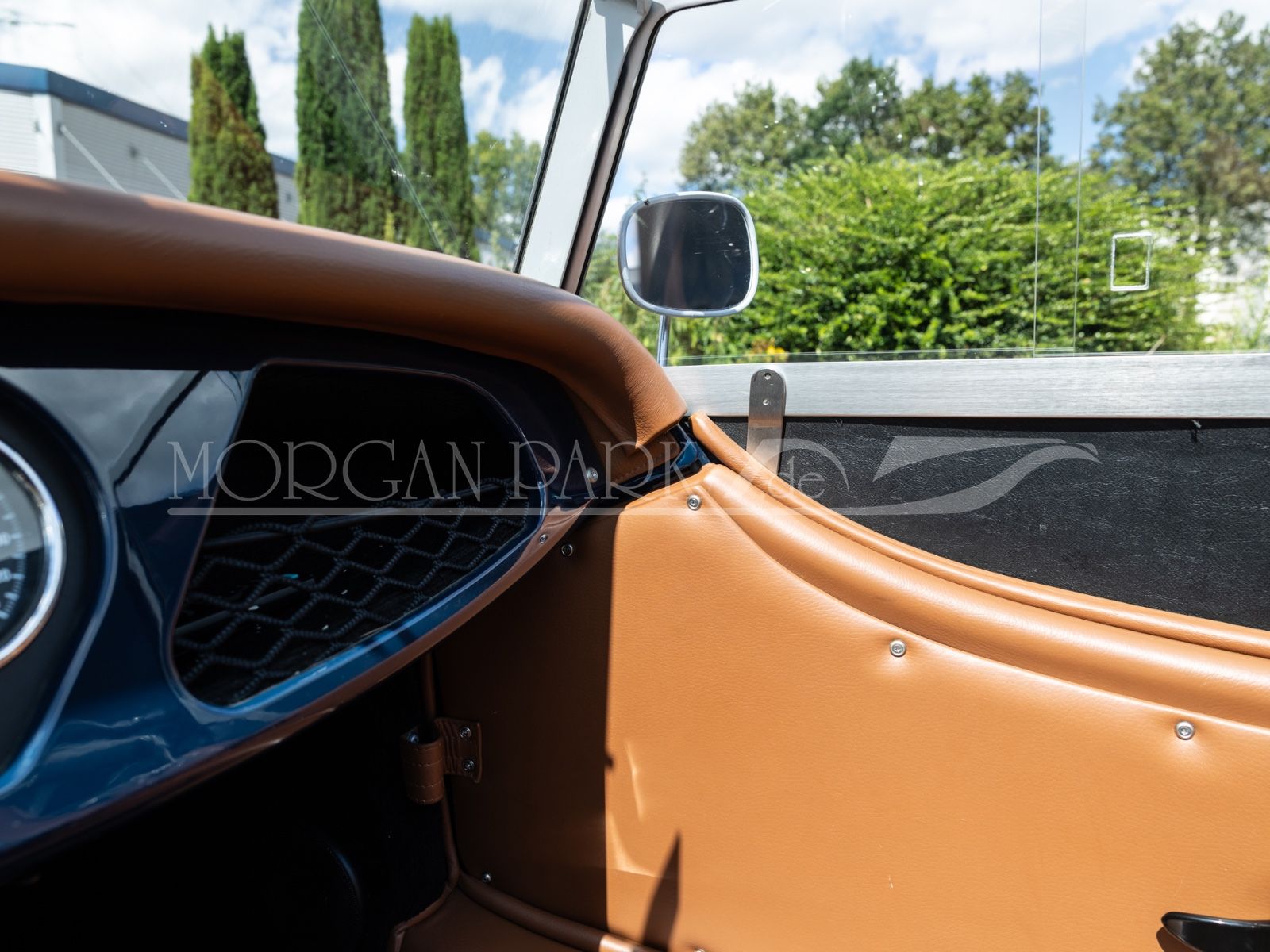 Fahrzeugabbildung Morgan 4/4 *Sport Blue / Yarwood Honey*