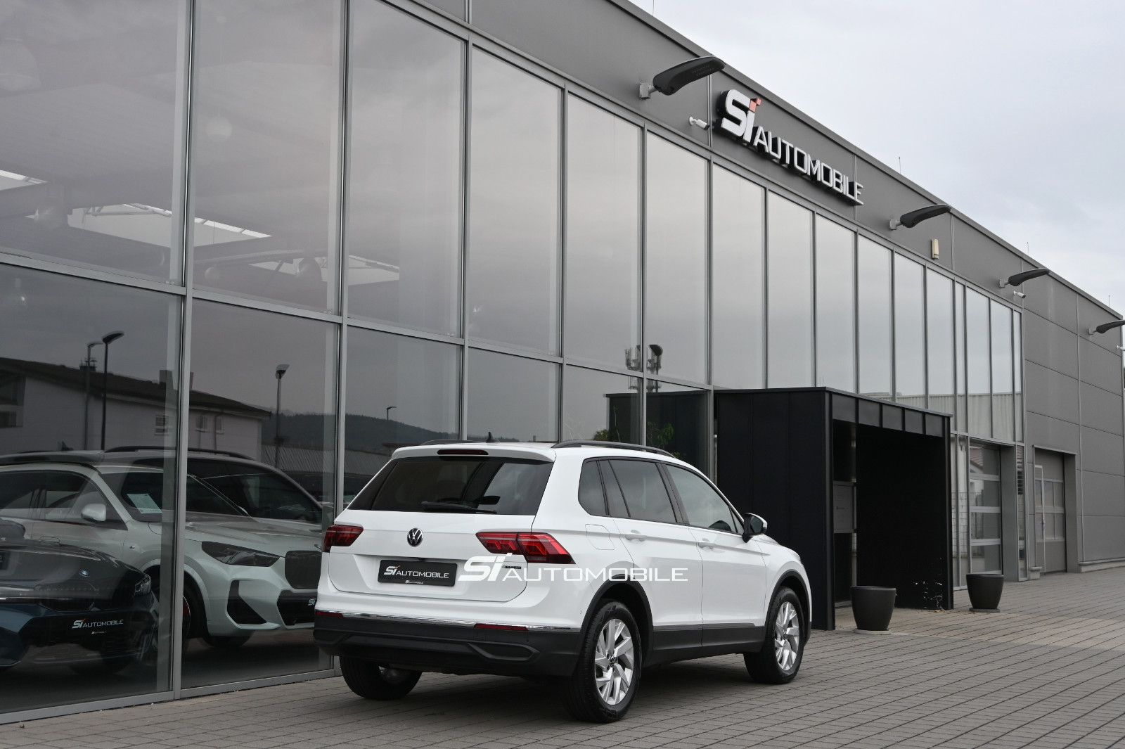 Fahrzeugabbildung Volkswagen Tiguan 2.0 TDI DSG 4MOT Life °ACC°AHK°HUD°STHZ°