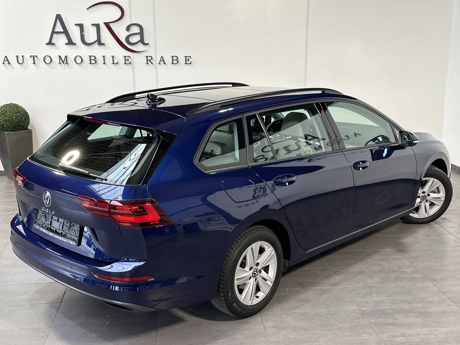 Fahrzeugabbildung Volkswagen Golf Variant 2.0 TDI DSG Life NAV+LED+AHK+PANORA