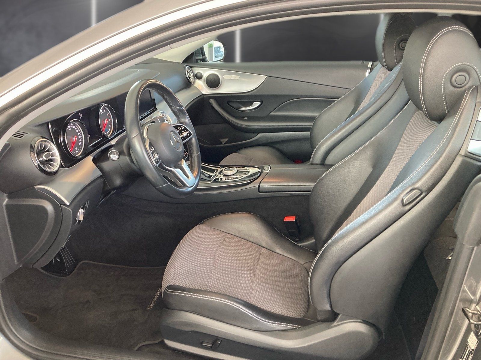 Fahrzeugabbildung Mercedes-Benz E 200 Avantgarde*Totwinkel*Kamera*LED*Park-Pilot