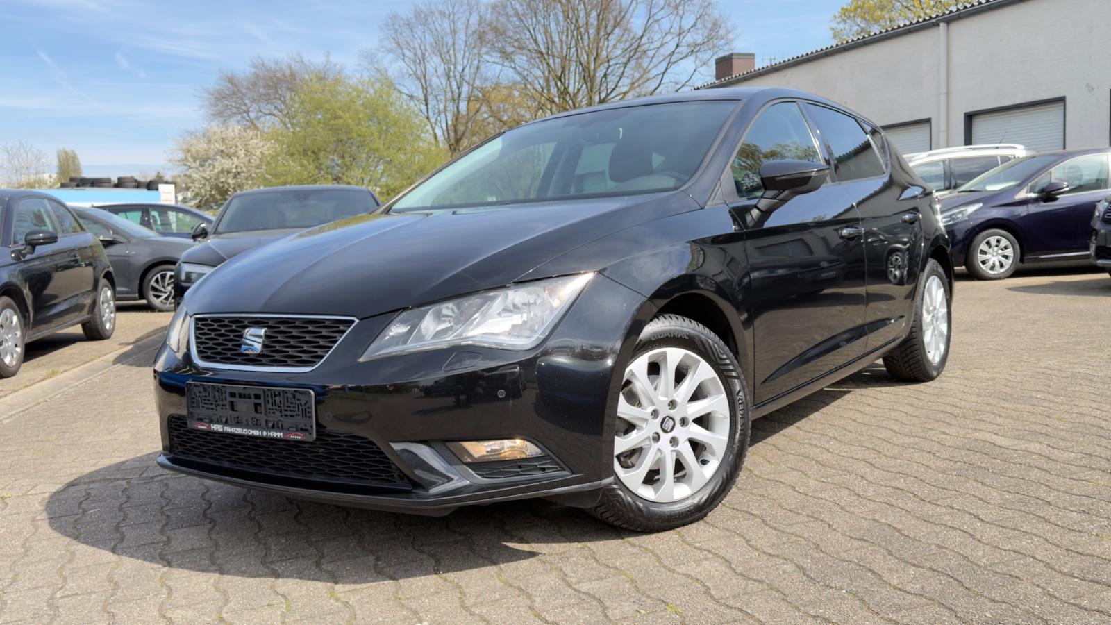 Seat Leon Style //NAVI//SCHECKHEFT//