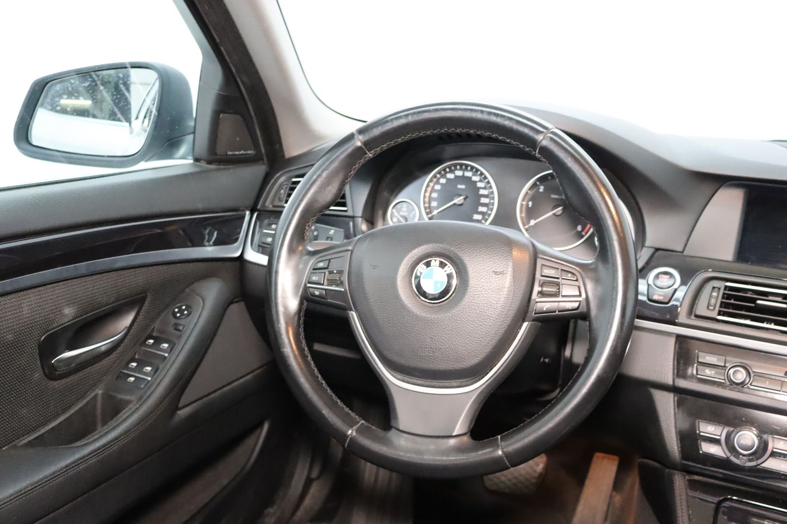 Fahrzeugabbildung BMW 530 d xDrive Touring Standhzg. * Panorama