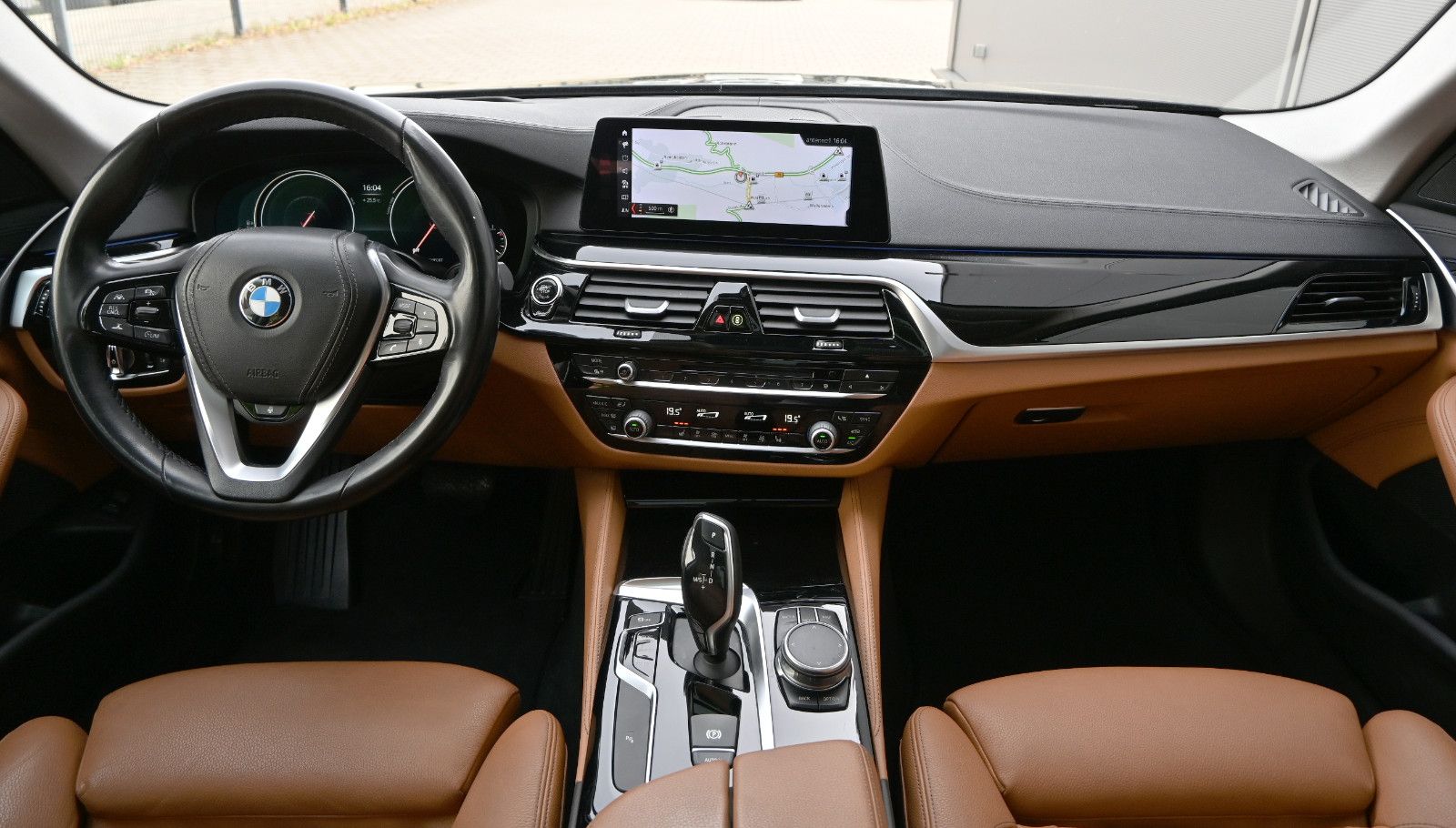 Fahrzeugabbildung BMW 530d xDr Touring Lux. °ACC°HUD°KOMFORTSITZE°PANO