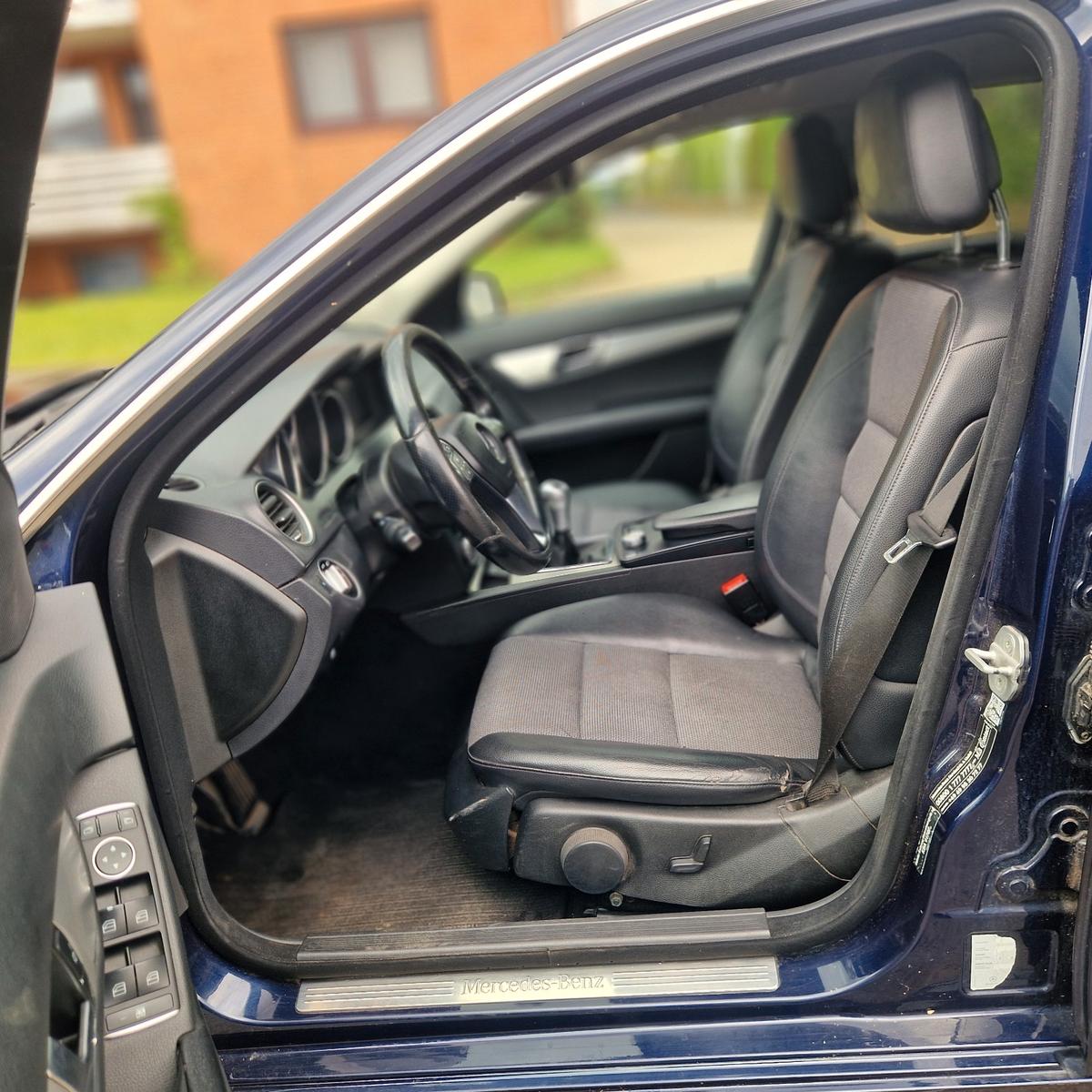 Mercedes-Benz C220 2012 — photo 8