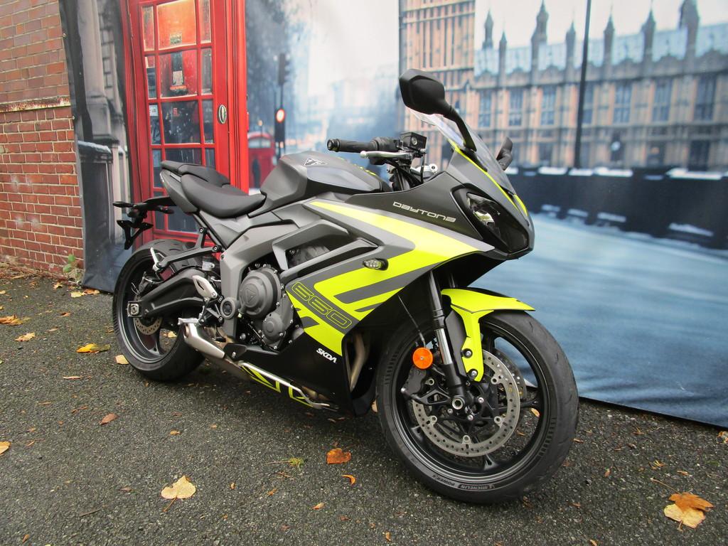 Triumph Daytona 660 Folierung Garantie 01/29