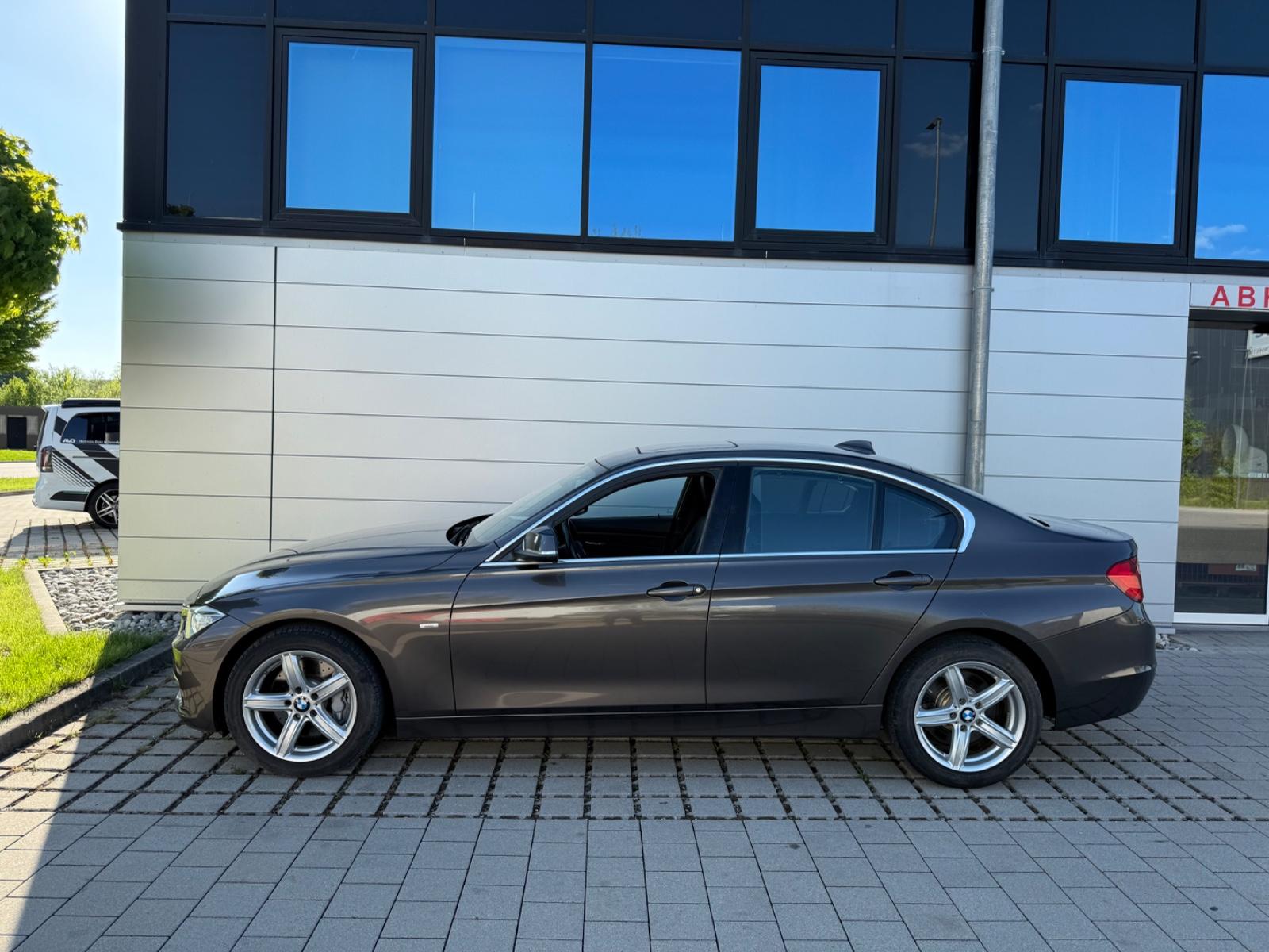 BMW 335xi Allrad Autom.Luxury/Leder/Navi/Head-Up/SSD