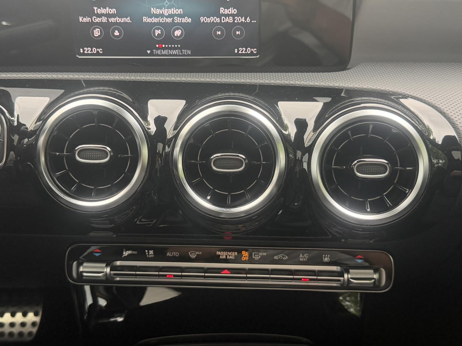 Mercedes-Benz A 250 e AMG LED MBUX Distronic Pano Kamera-360°