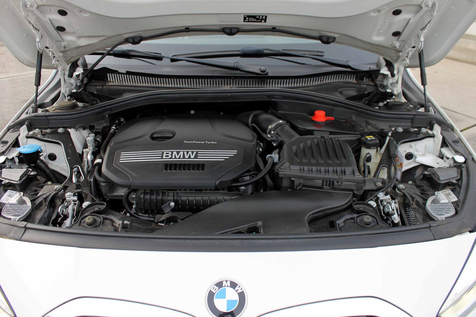 Fahrzeugabbildung BMW 118i Sport-Line Steptr. ACC HUD KAM LED SHZ NAV