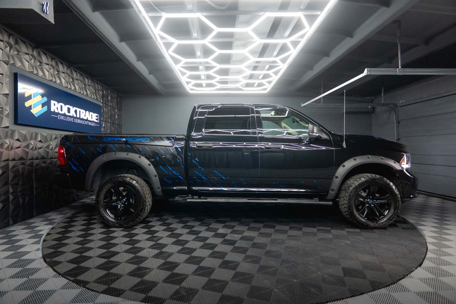 Fahrzeugabbildung Dodge RAM 5.7 V8 HEMI 4x4 OFFROAD Night LONGBED RAMBOX