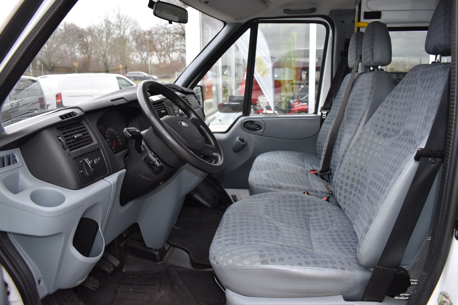 Fahrzeugabbildung Ford Transit Kombi FT 300 L Behindertengerecht *5091