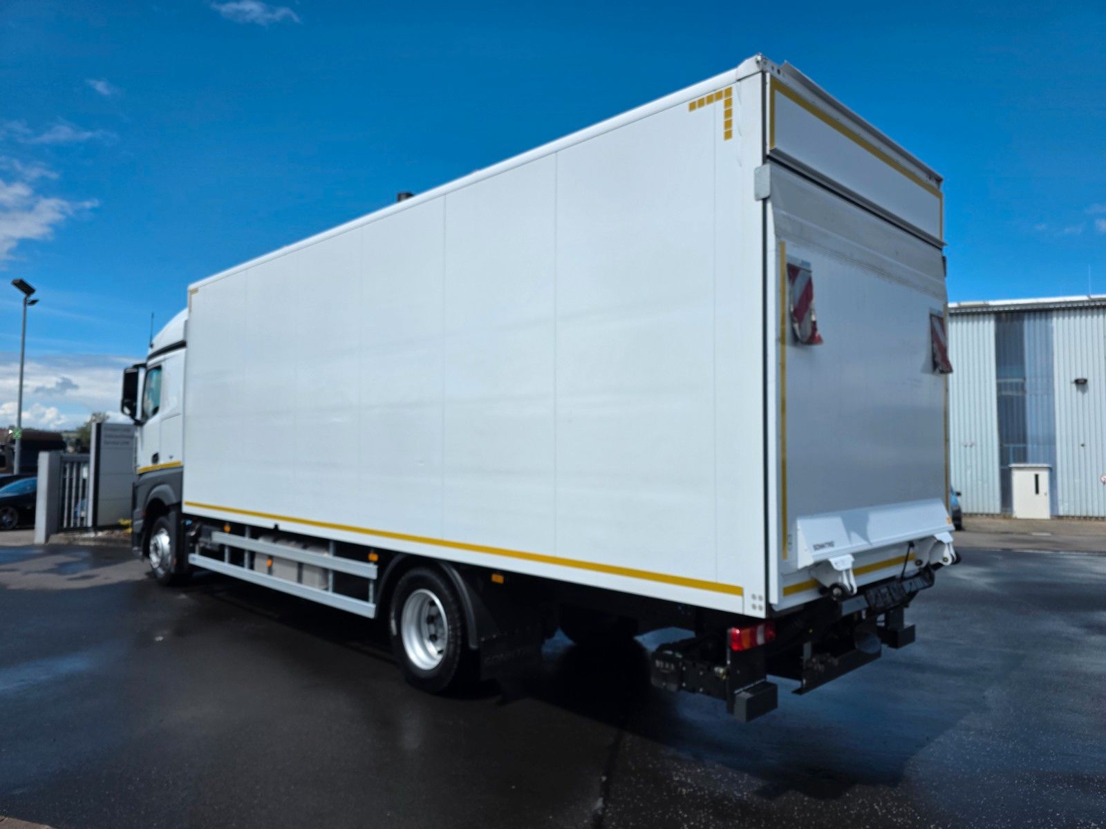 Fahrzeugabbildung Mercedes-Benz Actros 1833 L Retarder 2x Bett LBW Bär 1.500kg