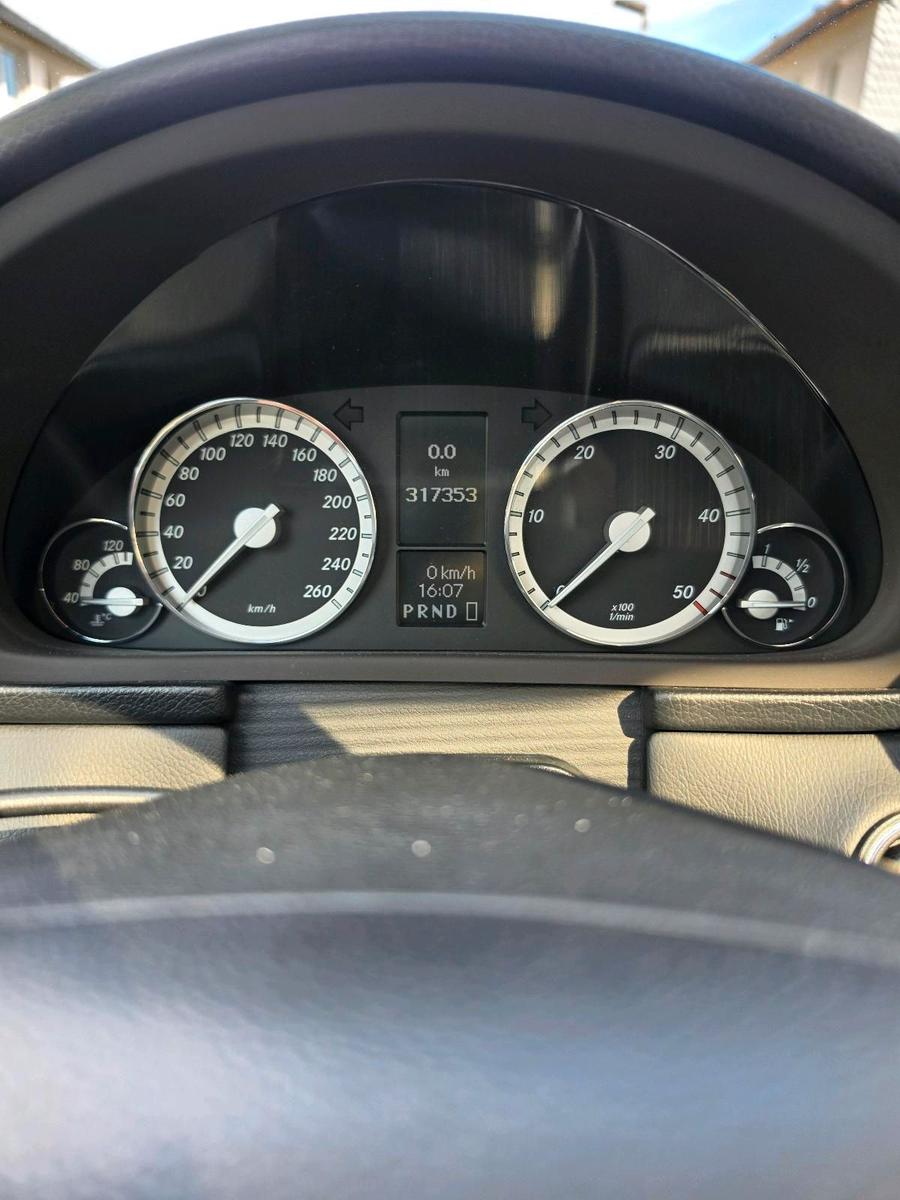 Mercedes-Benz 320 2006 — photo 14