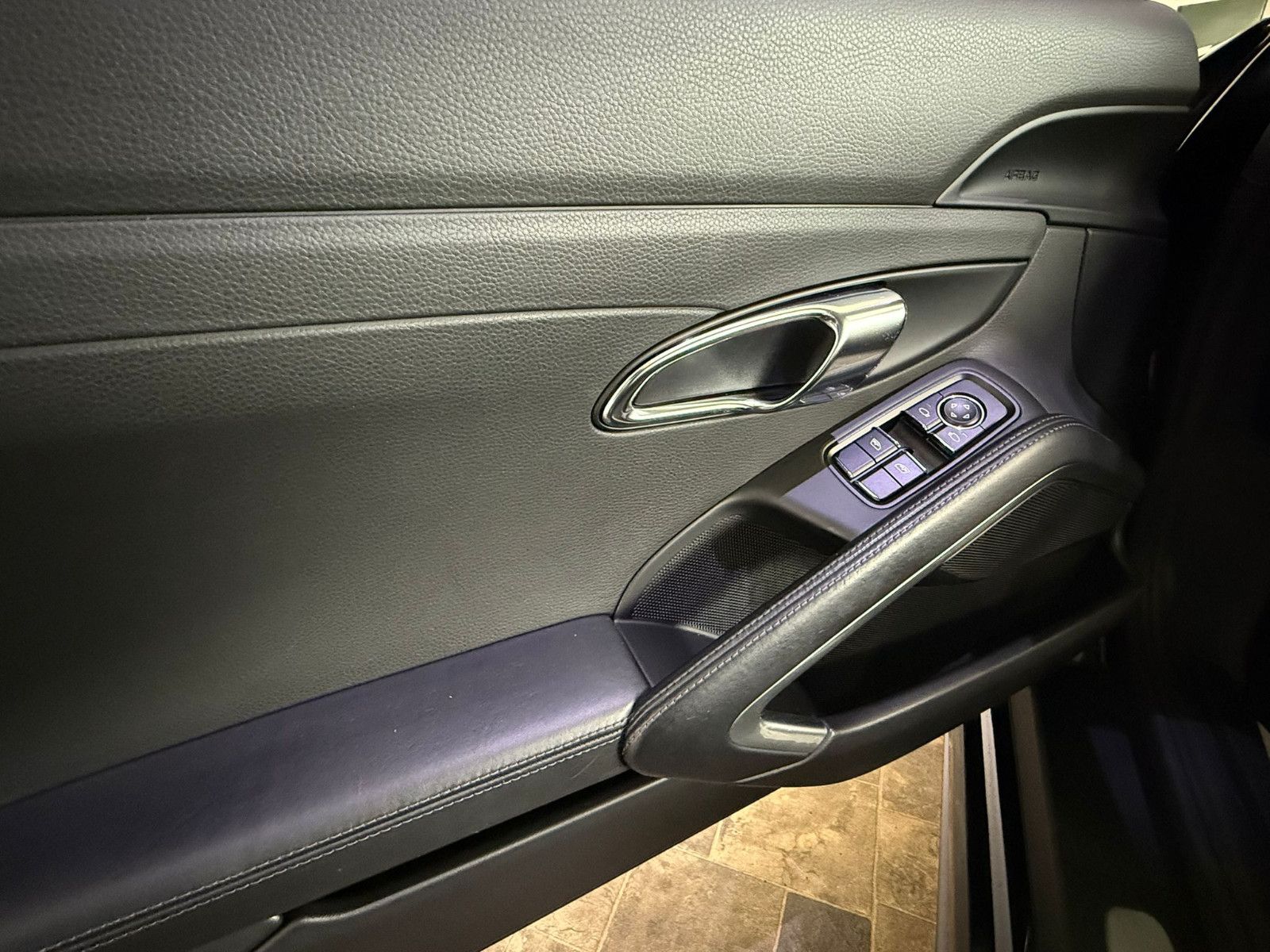 Fahrzeugabbildung Porsche 718 Cayman 2,0i 300PS, Bose, Navi, Leder