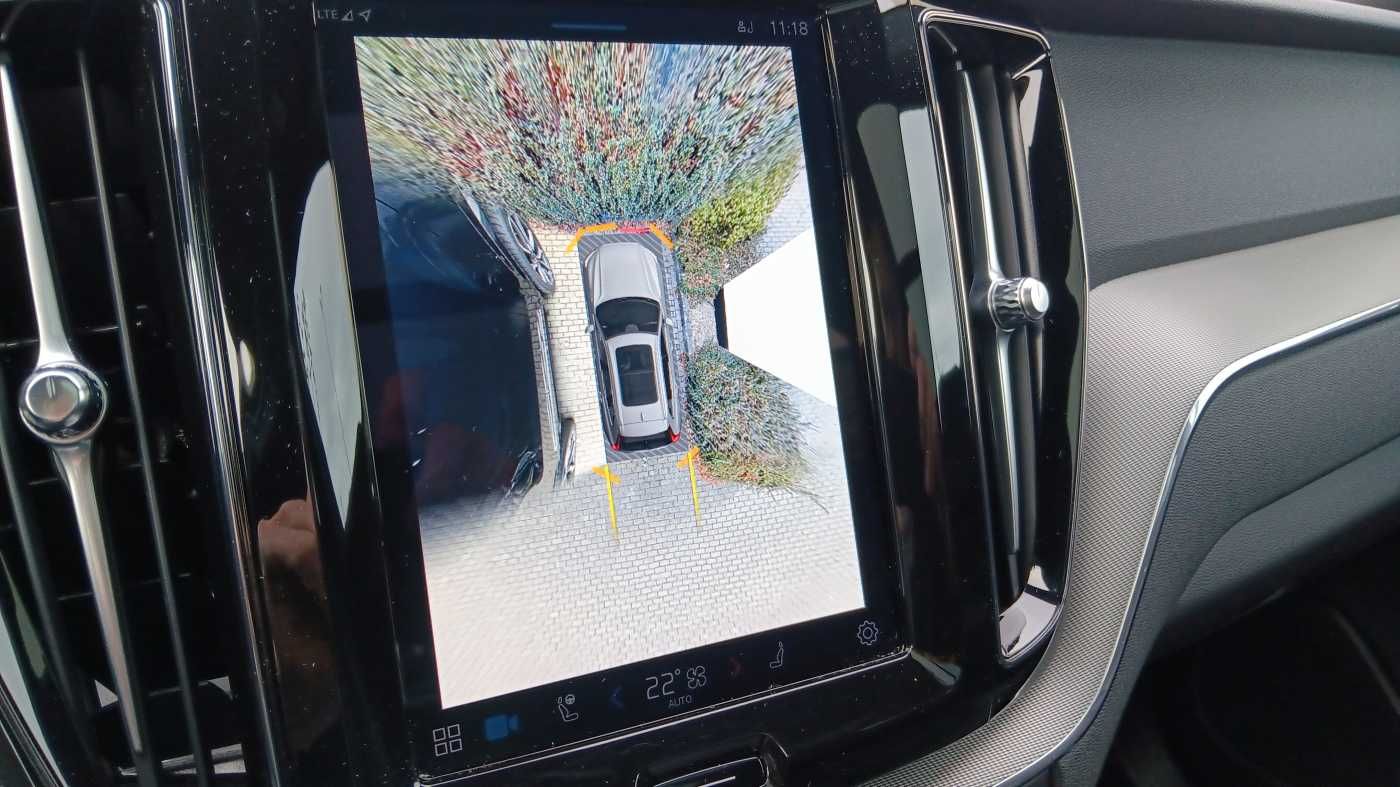 Fahrzeugabbildung Volvo XC60 B5 AWD Plus Black Edition 'AHK, ACC'