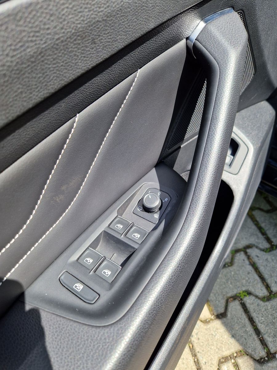 Fahrzeugabbildung Volkswagen Passat Variant 2.0 TDI DSG Elegance AHK NAVI LED
