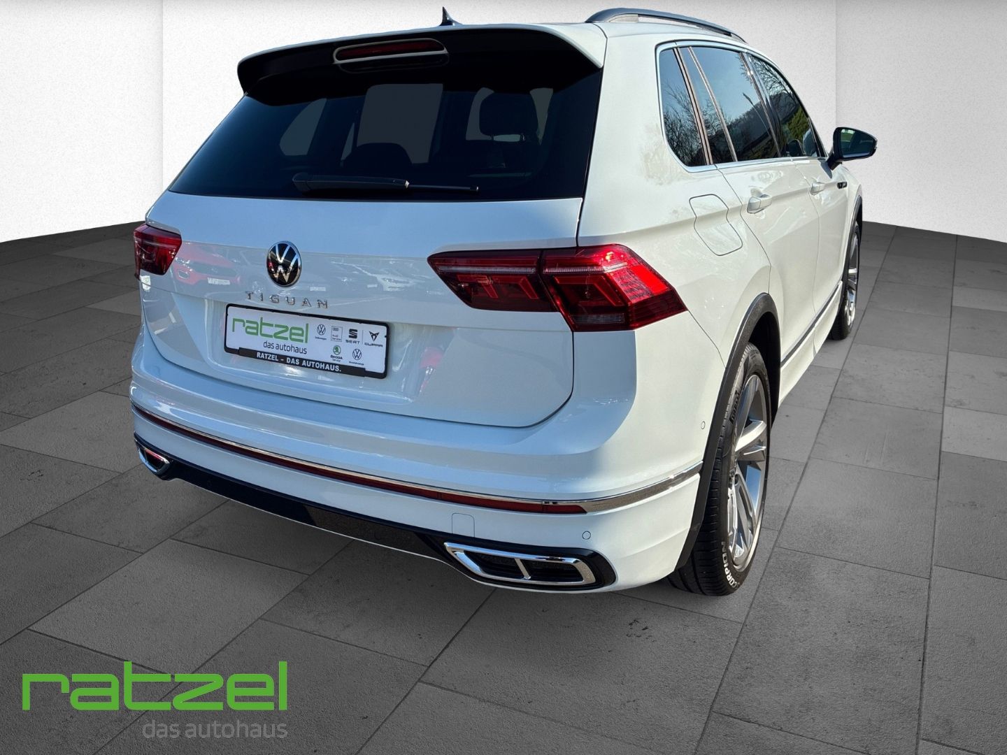 Fahrzeugabbildung Volkswagen Tiguan R-Line 2.0 TDI DSG AHK LED Matrix 360 Kam
