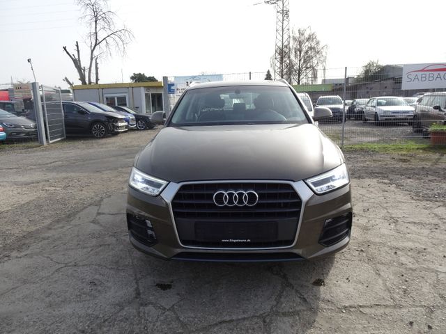 AUDI Q3 design2.0  TDI Navi 1 Hand Xenon kamera GO