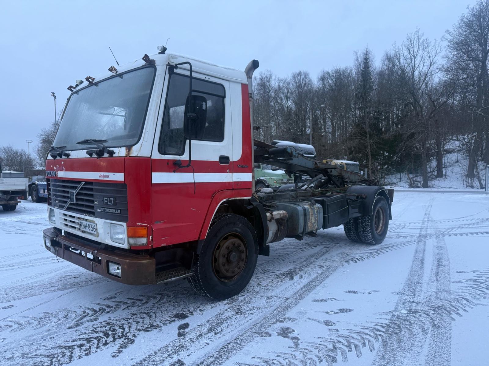 Volvo FL7 4x2 full steel manual 15 tons tipping system