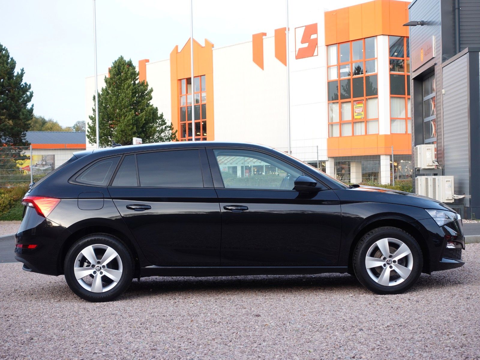 Fahrzeugabbildung SKODA Scala 1.0 TSI 81kW Ambition Business/LED/Navi/..