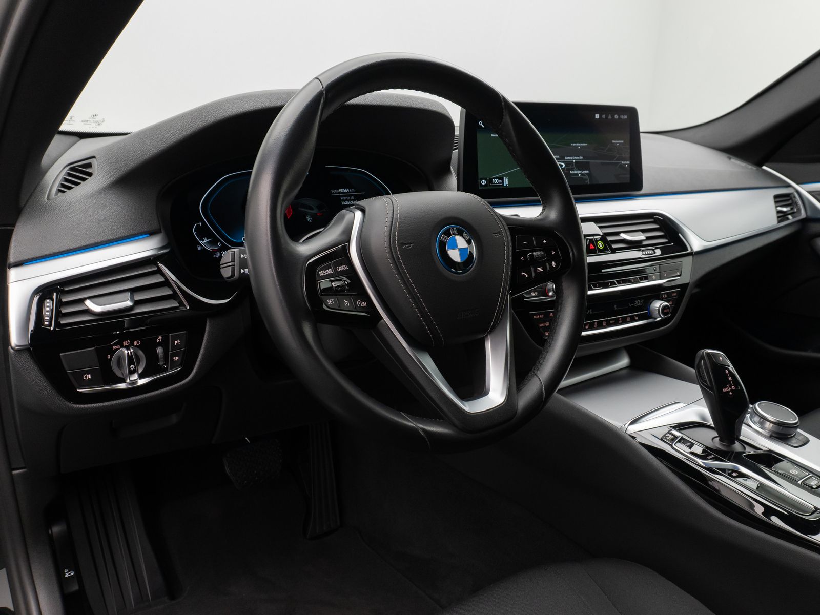 Fahrzeugabbildung BMW 530e xD HUD DAB CockPitPro PDC Komfort Alarm LED