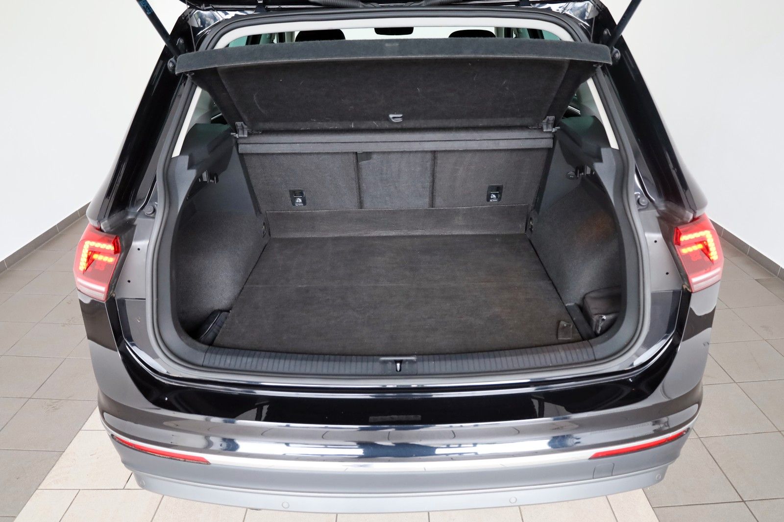 Fahrzeugabbildung Volkswagen Tiguan Highline Alcantara,Navi,LED,Kamera,ACC,SH