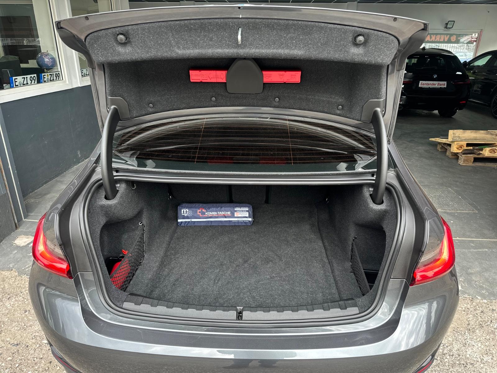 BMW 320i Limousine Advantage