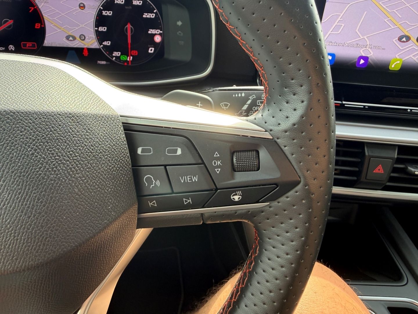 Fahrzeugabbildung SEAT Leon Sportstourer1.5eTSI FR  AHK LED Carplay Nav