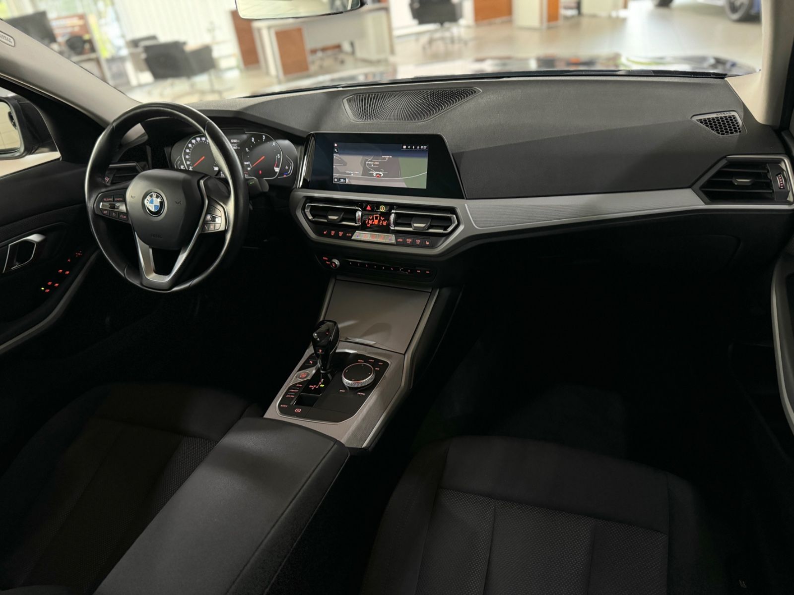 Fahrzeugabbildung BMW 320d xD Kamera DAB CockPit+ Geschwindigkeitsreg.