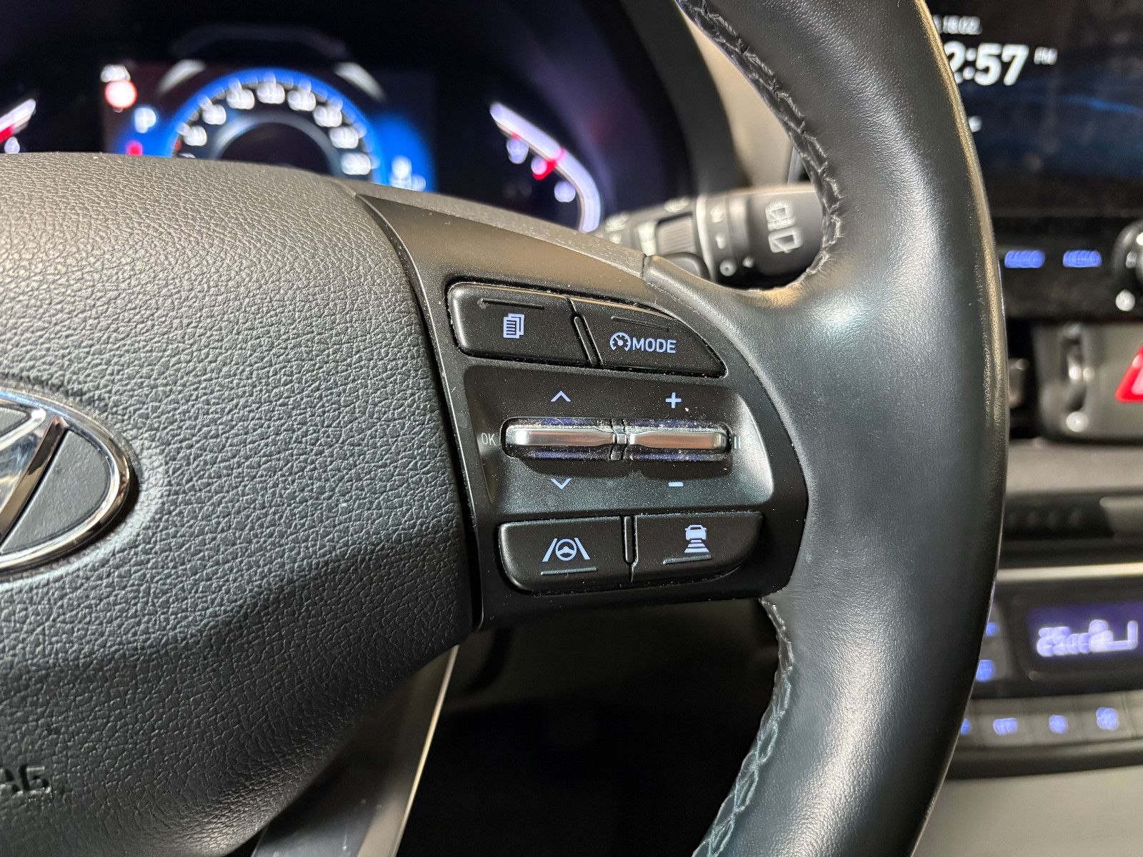 Fahrzeugabbildung Hyundai i30 CW /AUTOMATIK/MEMORY/LEDER/1-HAND/HEIZ-LENKR