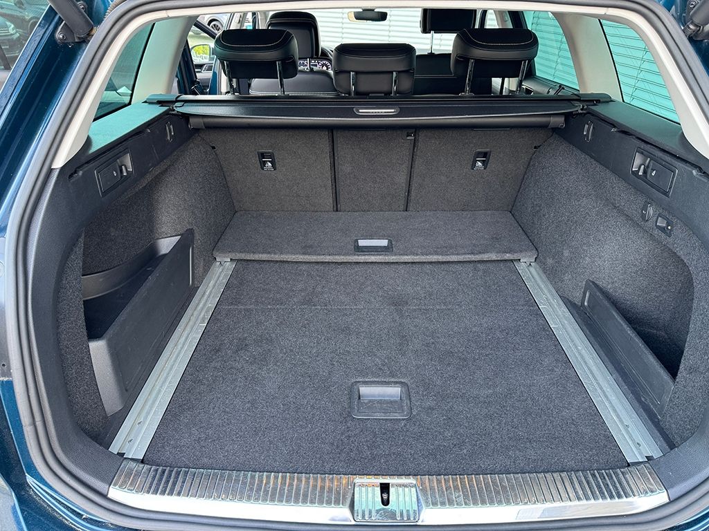 Passat Alltrack 2.0 TDI 4M *STDHZG*AHK*LEDER*