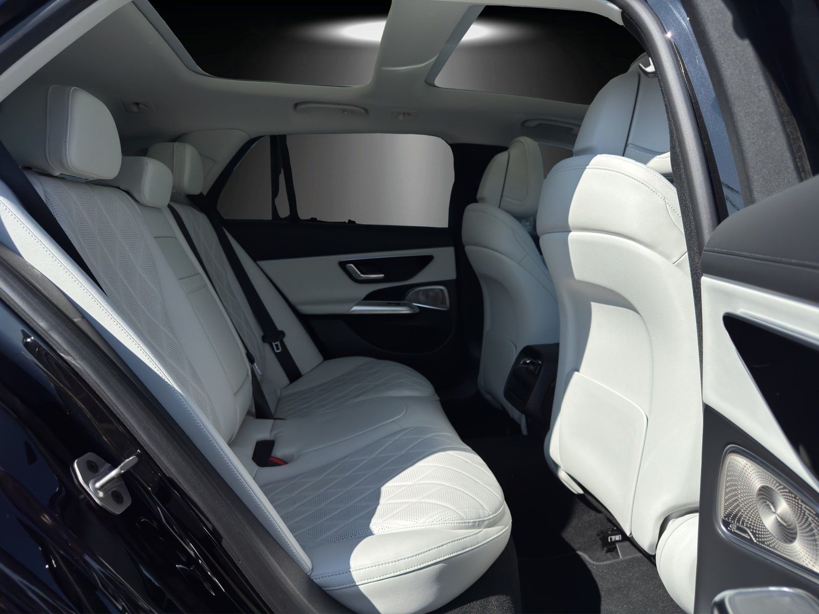 Fahrzeugabbildung Mercedes-Benz E300de T ExcluPrem ENERGIZING+ DISTR Pano 20"AMG